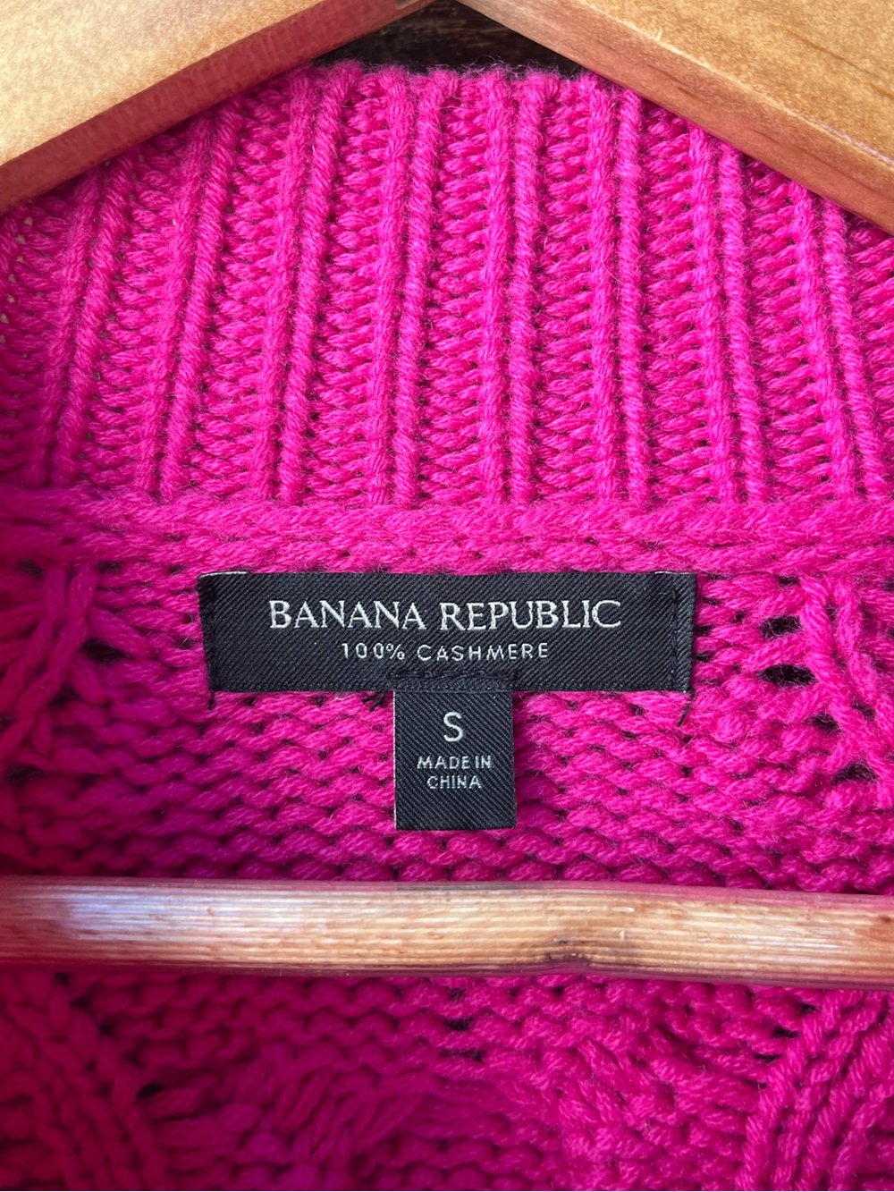 BANANA REPUBLIC | 100% Cashmere Hot Pink Cable Knit Crewneck Sweater S - Picture 3 of 3